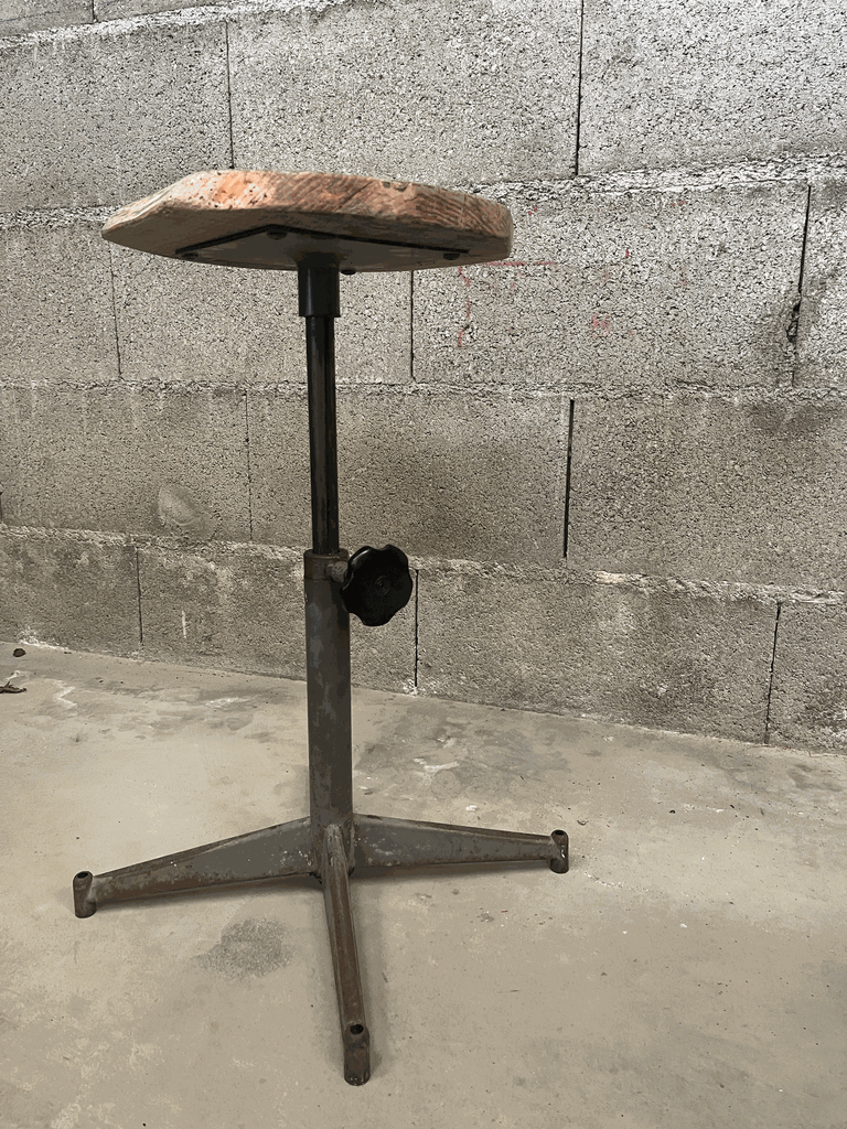 Tabouret industriel bois et métal, années 70-4.webp