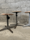 Tabouret industriel bois et métal, années 70-5.webp