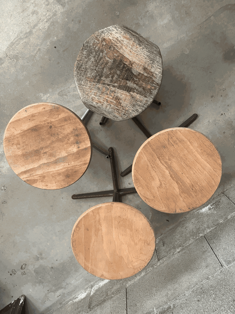 Tabouret industriel bois et métal, années 70-7.webp