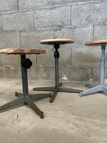 Tabouret industriel bois et métal, années 70-2.webp