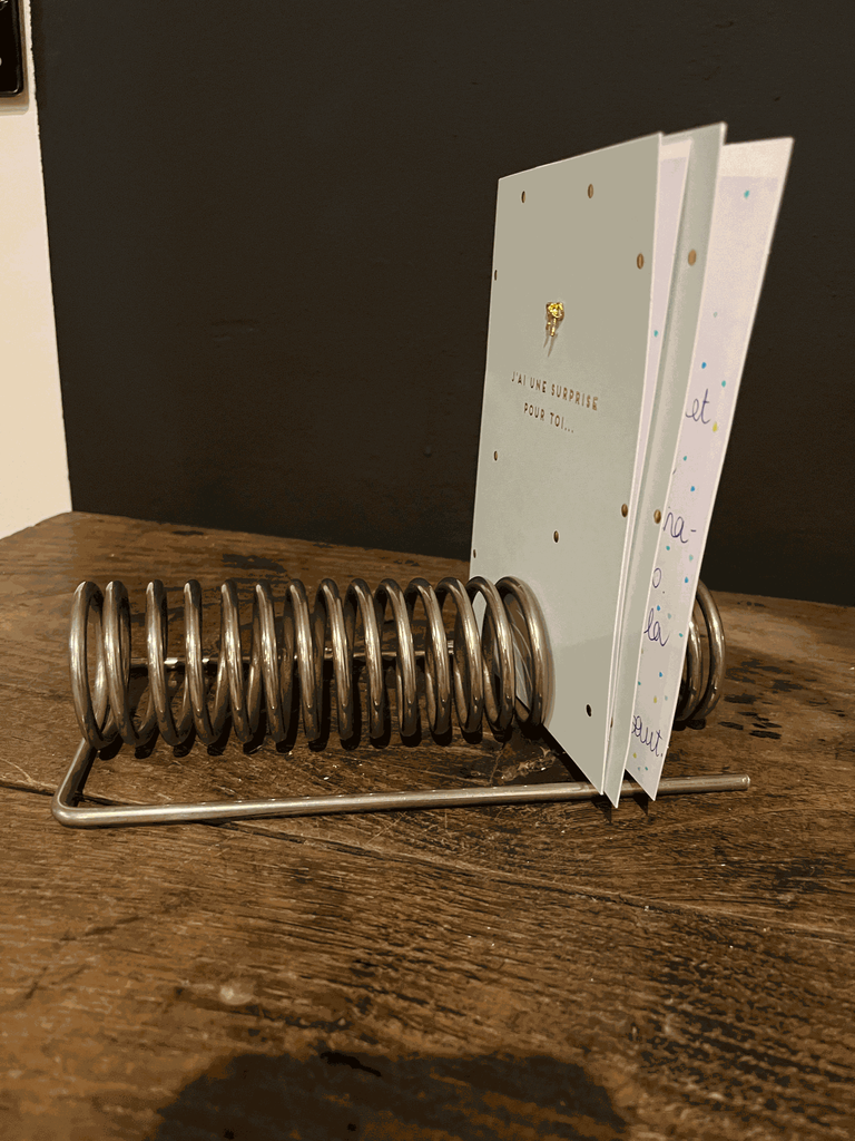 Porte-lettre LEBOVICI, modèle ligne Ressort, années 69.webp