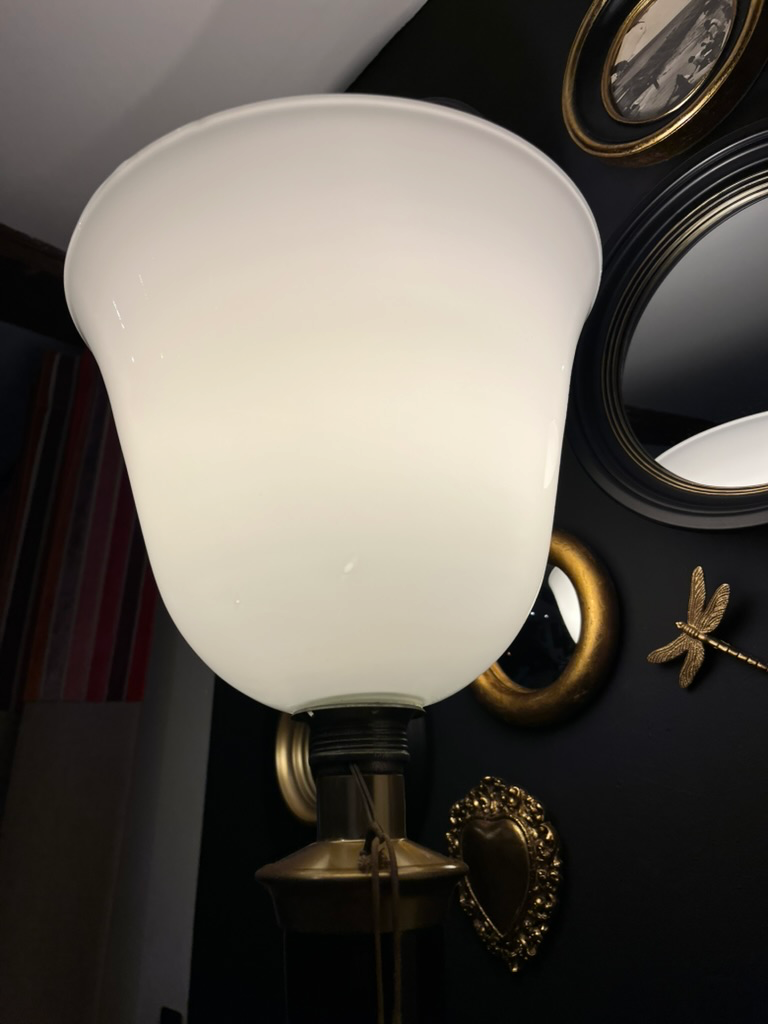 Lampe "MAZDA", tronc en bois de rose et globe en opaline d'origine, années 1930-4.webp