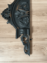 fronton en bois,patine noire-2.webp