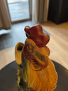 pichet en barbotine 'coq',signé "gaillard"-3.webp