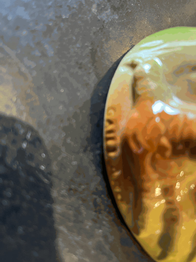 pichet en barbotine ' coq' signé " gaillard"-4.webp