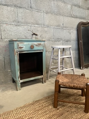 Petit meuble en bois, rénové-5.webp