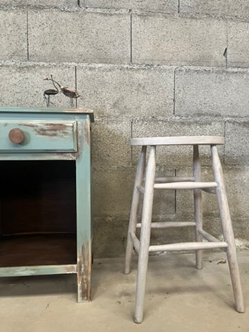 Petit meuble en bois, rénové-4.webp