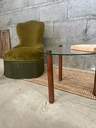 Petite table en verre ronde, 3 pieds en cuir marron-5.webp