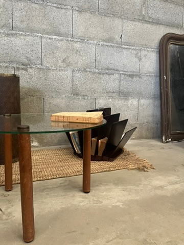 Petite table en verre ronde, 3 pieds en cuir marron-7.webp