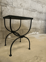 Petite table en céramique, pieds en fer forgé-3.webp