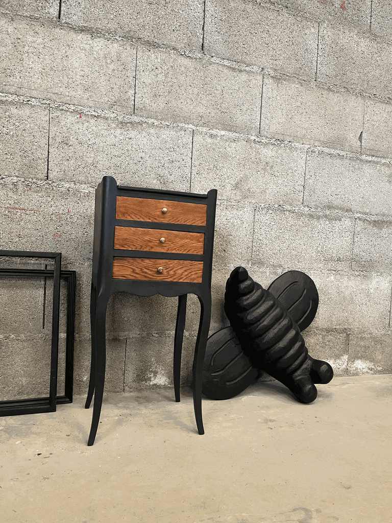 Petit meuble d'appoint ou petite table de chevet en bois, rénové-3.webp