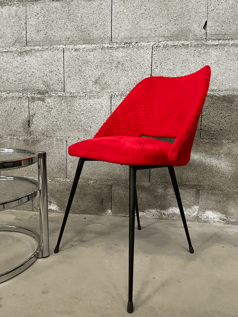 Chaise en moumoute rouge, années 70-1.webp