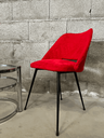 Chaise en moumoute rouge, années 70.webp