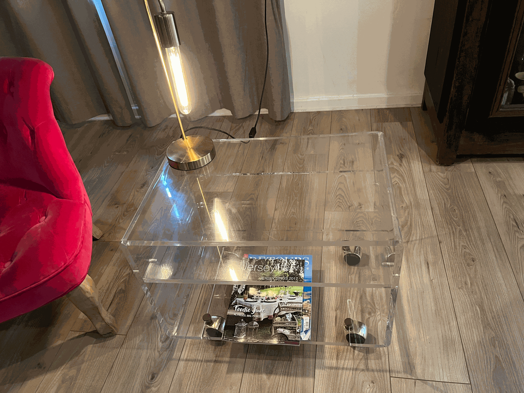 table en plexi transparent sur roulettes-5.webp