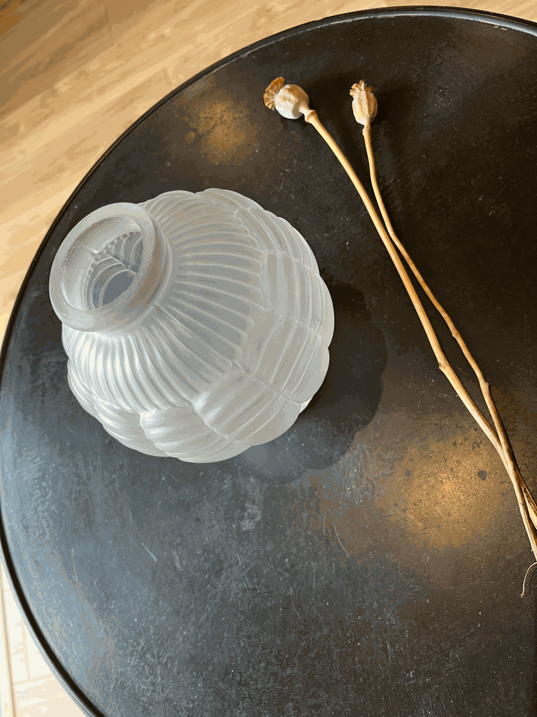 vase boule blanc,en verre dépoli "espaivert" france ,art déco-3.webp