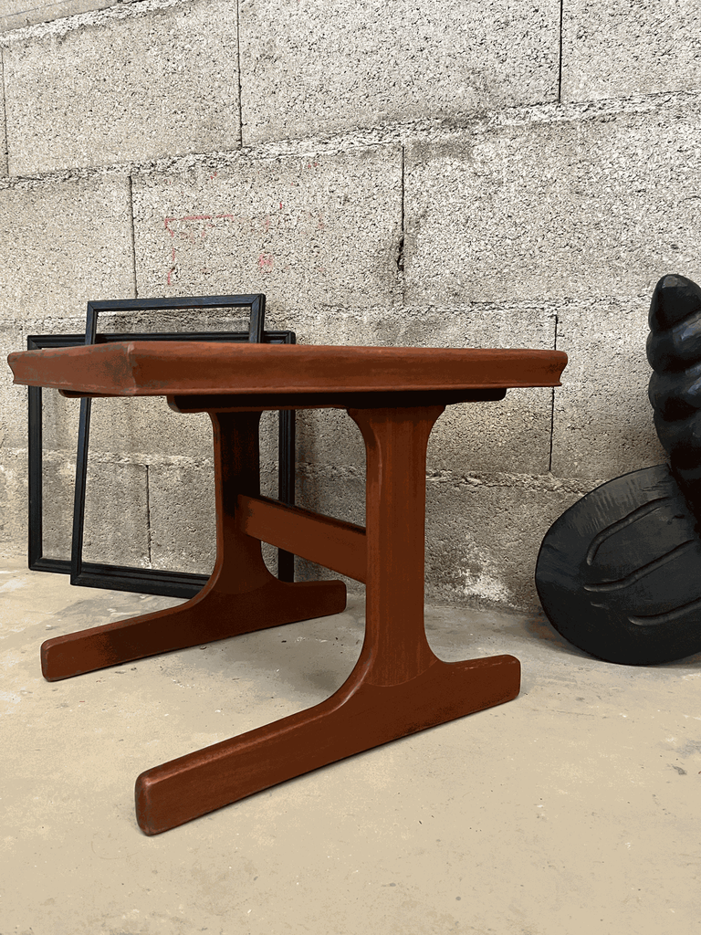 Table en bois, pied exentré, design scandinave-2.webp