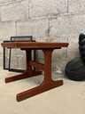 Table en bois, pied exentré, design scandinave-2.webp