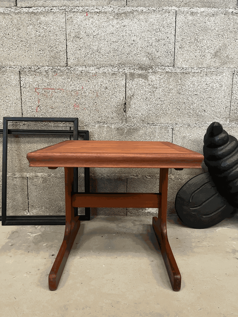 Table en bois, pied exentré, design scandinave-1.webp