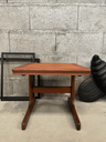 Table en bois, pied exentré, design scandinave-1.webp