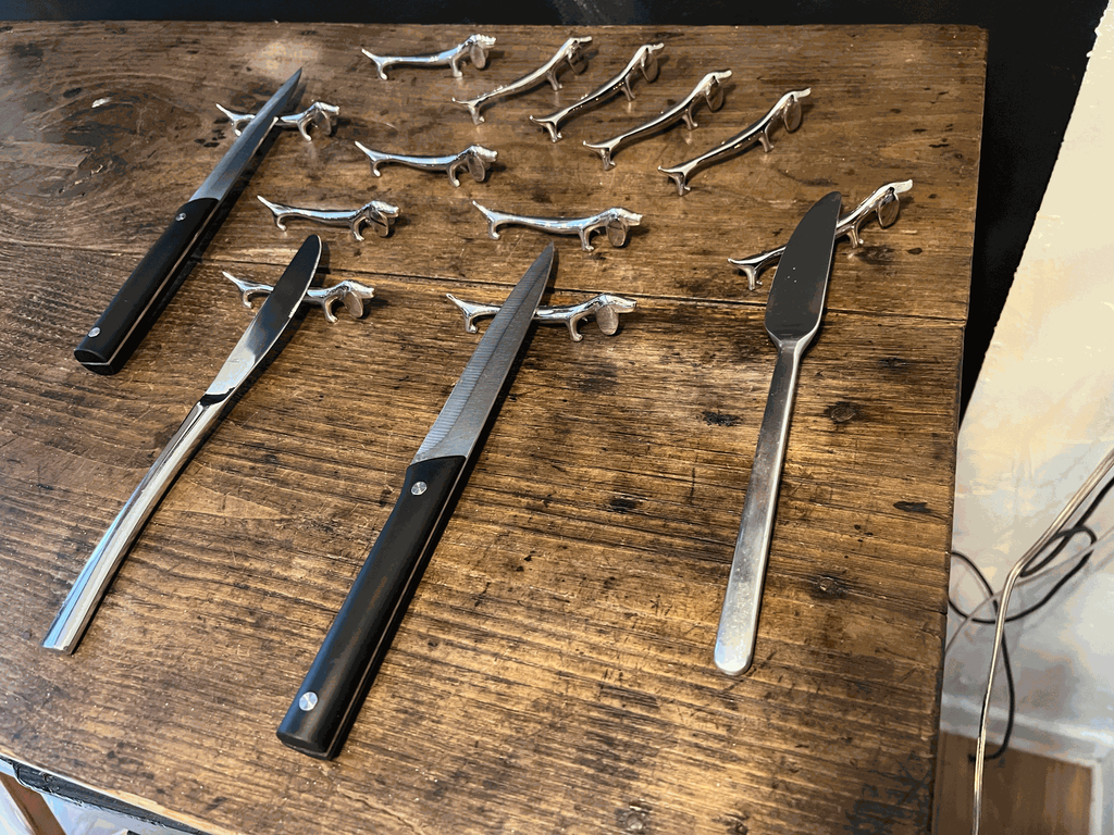 porte-couteaux en métal ,modèle "Teckel"1.webp