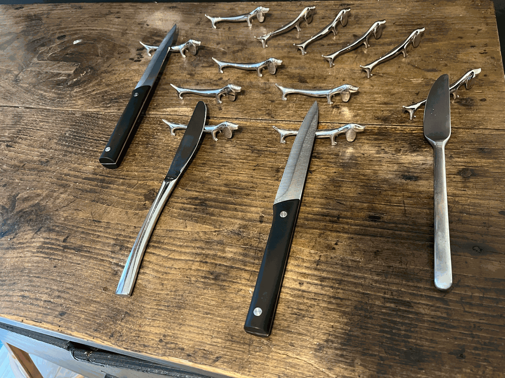 porte-couteaux en métal ,modèle "Teckel"2.webp