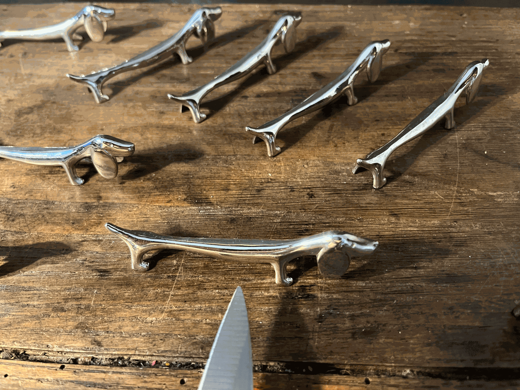 porte-couteaux en métal,modèle "Teckel"4.webp