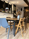 chaise grise Zlatan par philippe starck-3.webp