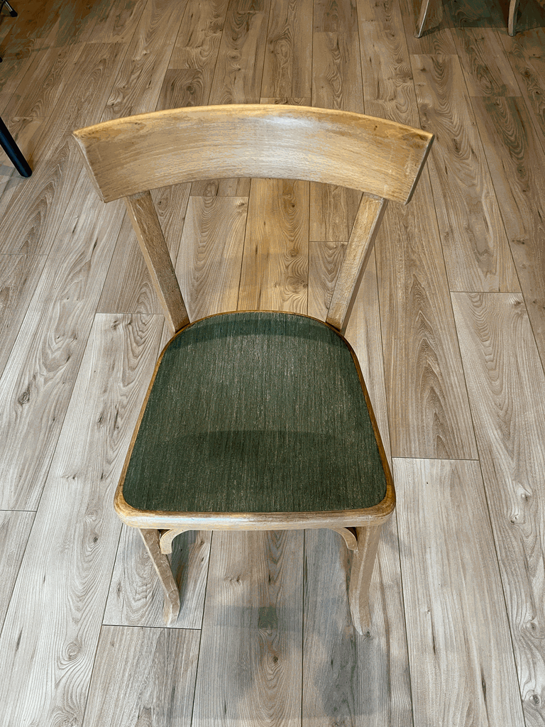 chaise en bois "baumann",assise verte,années 50-3.webp