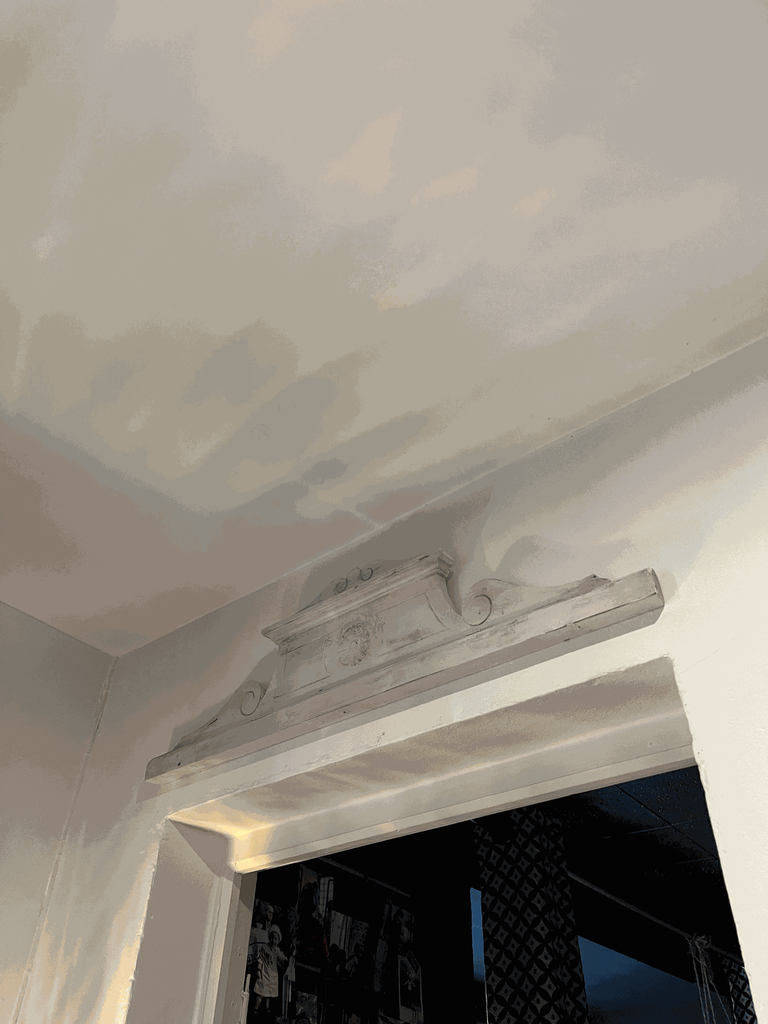 fronton blanc patiné,rénové-1.webp