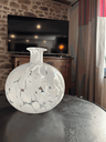 vase blanc en verre de vichy-1.webp