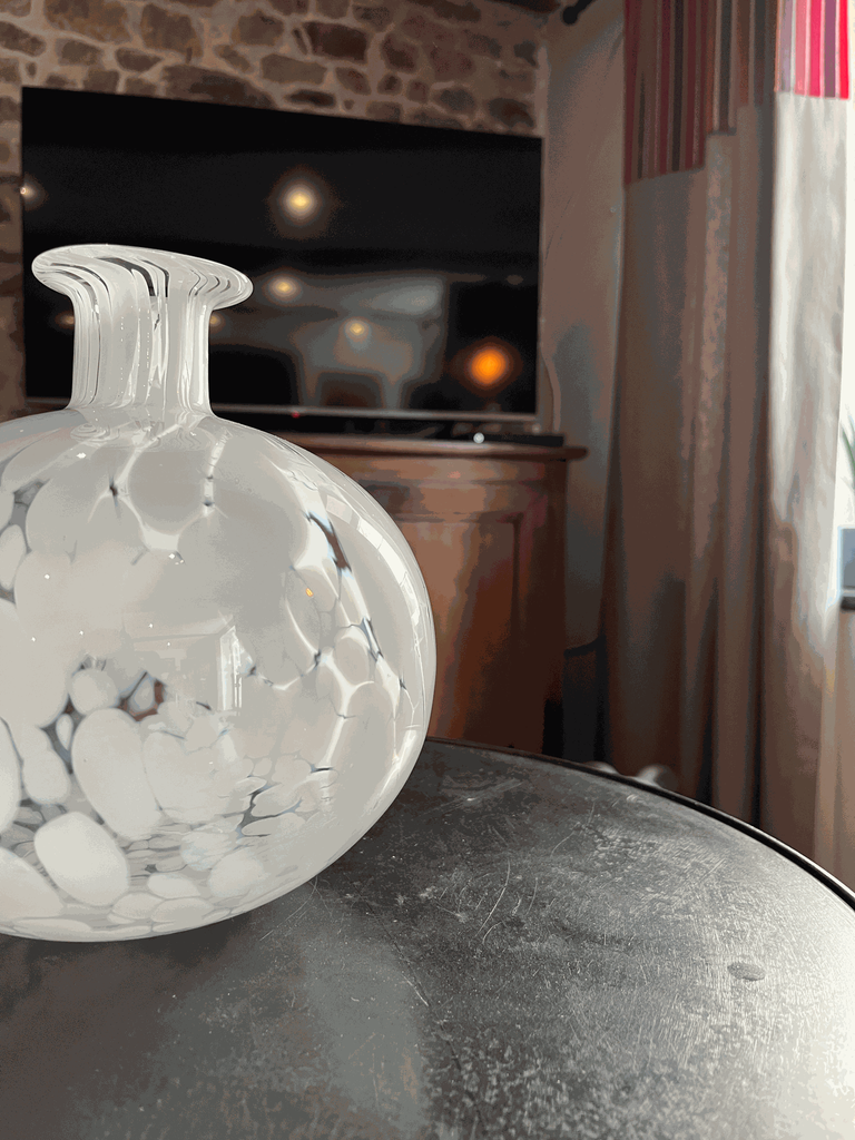 vase blanc en verre de vichy-2.webp