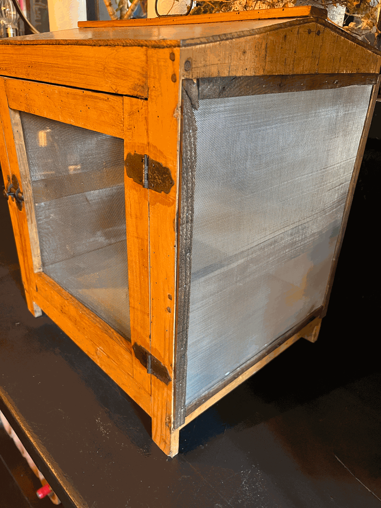 garde-manger en bois ,rénové-4.webp