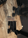 serre-livres en caoutchouc noir Black + Blum, James The Bookend-2.webp