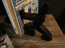 serre-livres en caoutchouc noir Black + Blum, James The Bookend-3.webp