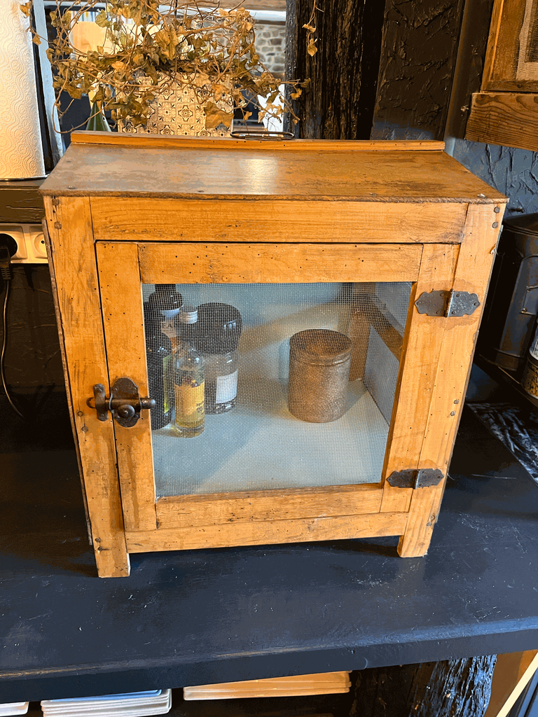 garde-manger en bois ,rénové-6.webp