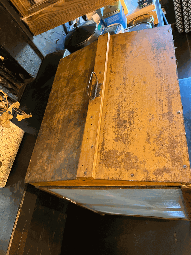 garde manger en bois ,rénové -1.webp