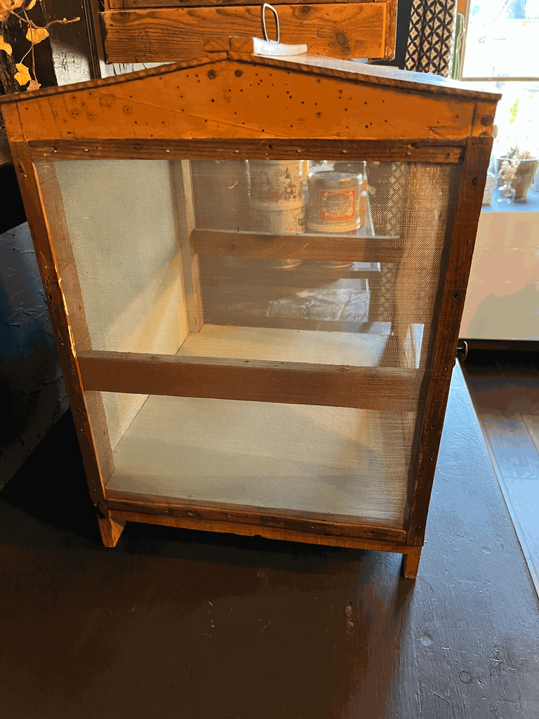 garde-manger en bois,rénové-2.webp