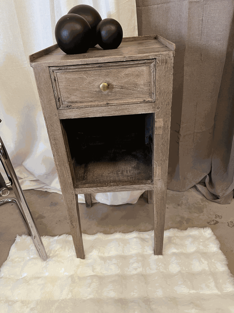 Petit meuble d'appoint en bois ou chevet-1.webp