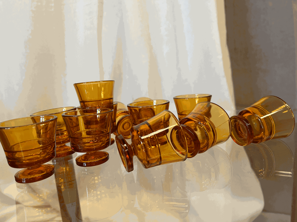 Petits verres jaune foncé marron, "DURALEX".webp
