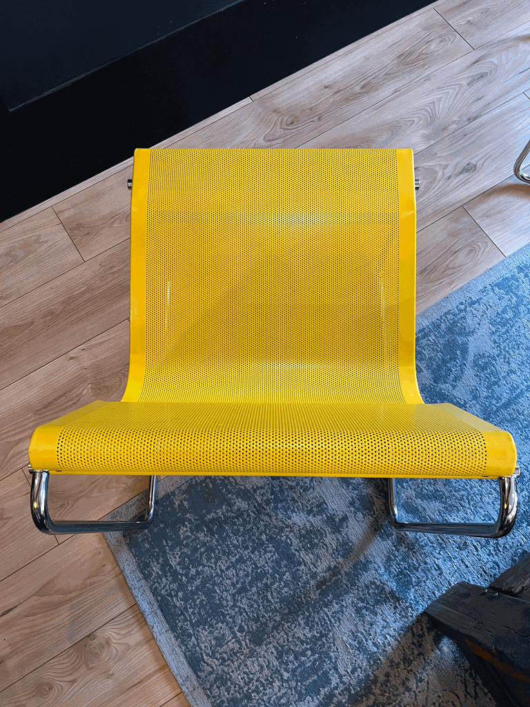 fauteuil jaune "monopoli" par Pietro Arosio-1.webp