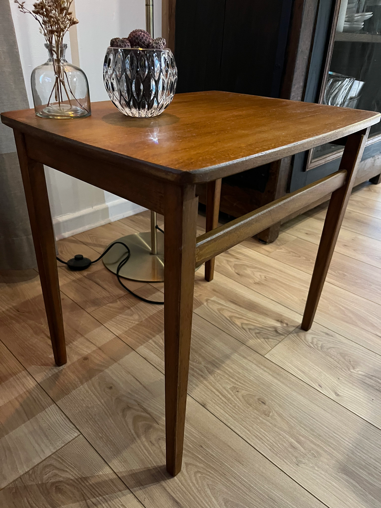 Petite table d'appoint en bois