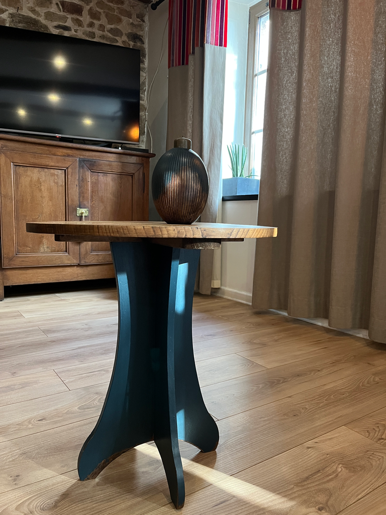 Petite table d'appoint rénovée