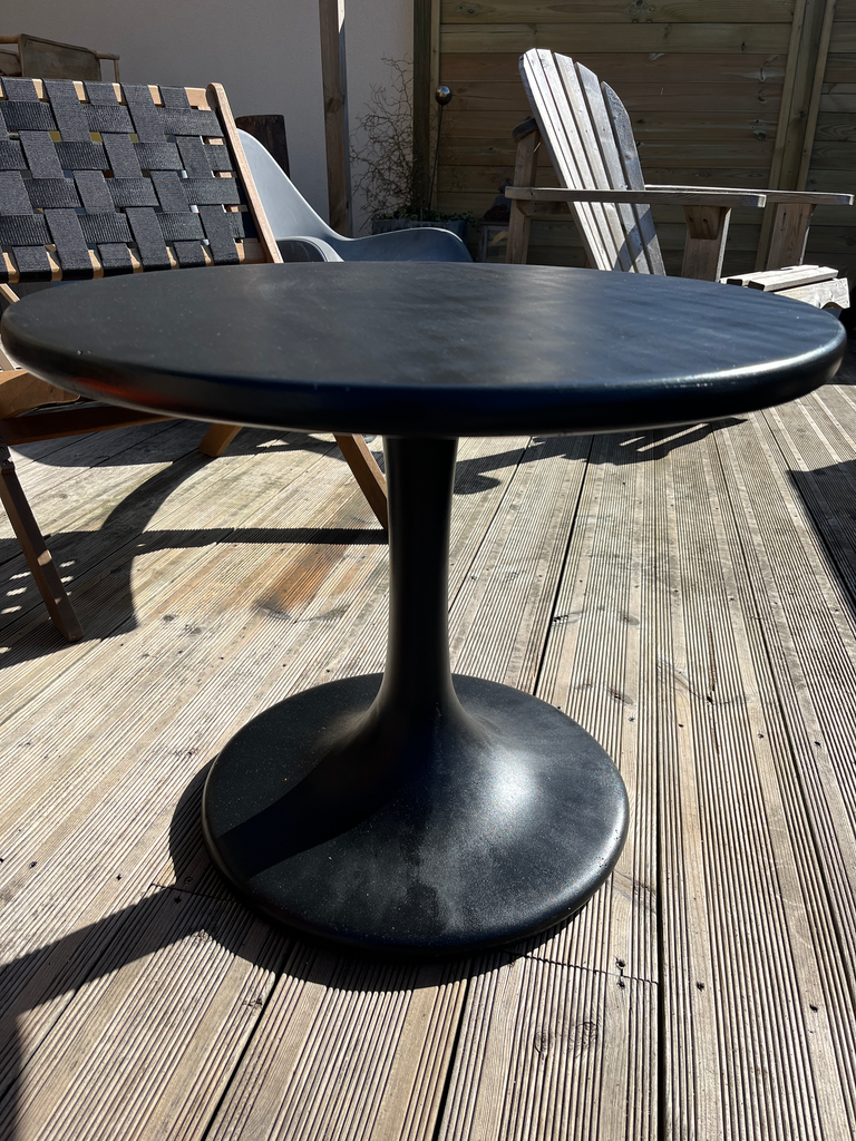 Table basse en résine, couleur noire