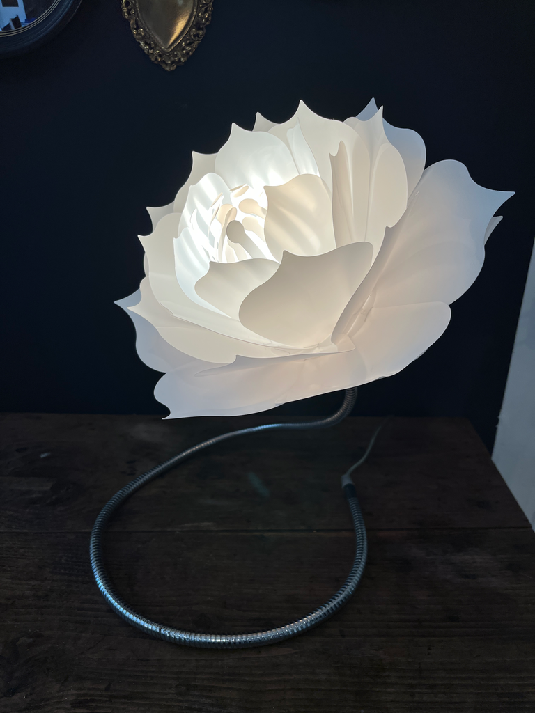 Lampe articulée, abat jour en forme de fleur