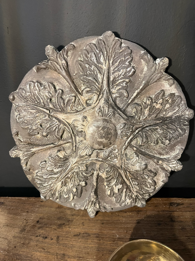 Décoration en pierre, belle patine du temps