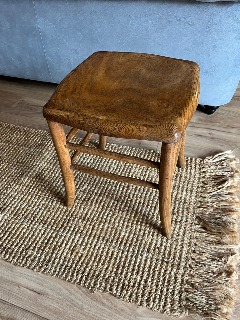 Tabouret en bois, assise carrée