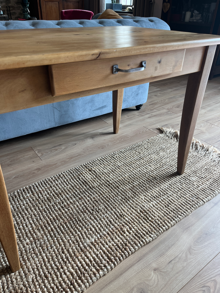 Table en bois, un tiroir
