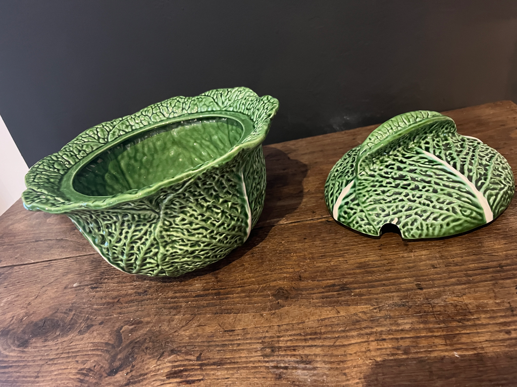 Soupière, feuille de 'chou', en barbotine