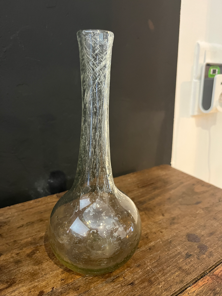 Vase, en verre transparent bullé
