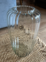 Grand vase en verre, col dentelle
